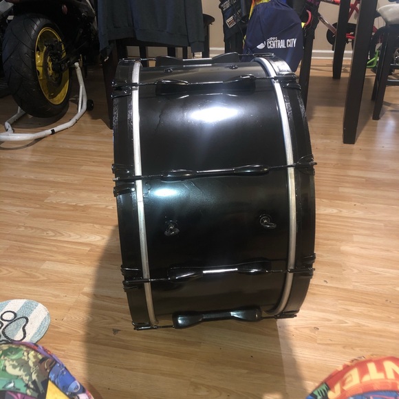 it’s a 28 or 32 inch bass drum brand new - Picture 1 of 2